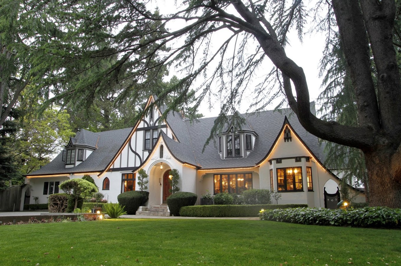 Outdoor view of Candlelight Inn Napa Valley