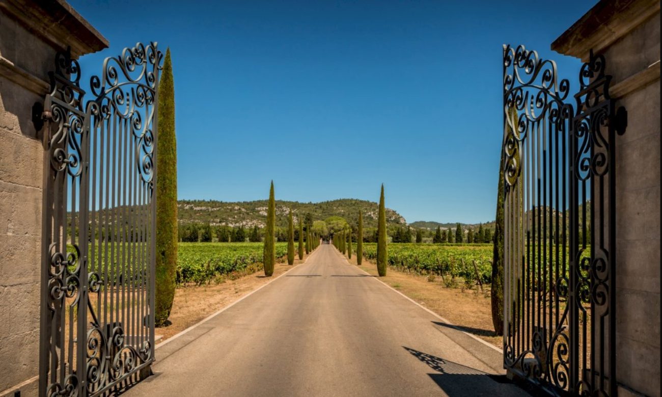 featured image of the entrance to Chateau d`Estoublon