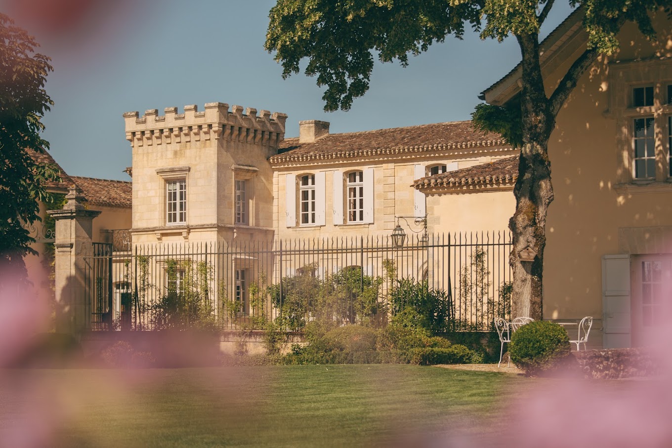 Château Canon outdoor panorama